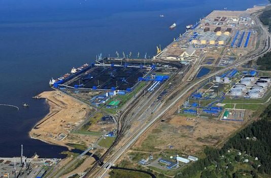 Из-за атак: власти РФ начали искать «добровольцев» для охраны и противодействия БпЛА на крупный нефтетерминал в Балтике