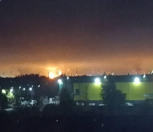 Дроны повторно ударили по одному из крупнейших нефтеперерабатывающих заводов РФ в Киришах (фото)