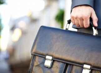 В Узбекистане решили заменить искусственным интеллектом 2000 чиновников