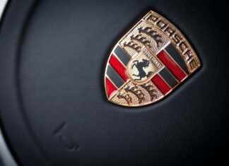 Провал в Китае и проблемы с электромобилями: Porsche сообщила о рекордных убытках