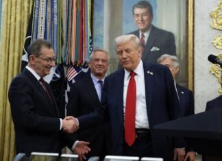 Pfizer первой из фармкомпаний снизила цены на лекарства в США по требованию Трампа