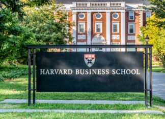 Bloomberg опубликовал рейтинг самых престижных бизнес-школ мира. Украинской KSE нет