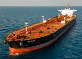 Танкер «теневого флота» РФ, задержанный во Франции, продолжил движение. Причины неизвестны