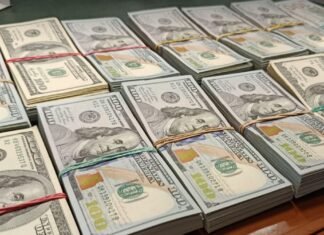 БЭБ: проводники поезда «Варшава – Киев» возили контрабандой элитные часы и украшения