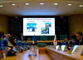 Японская разработка позволяет управлять экскаватором за 8000 км. В Киеве простестировали