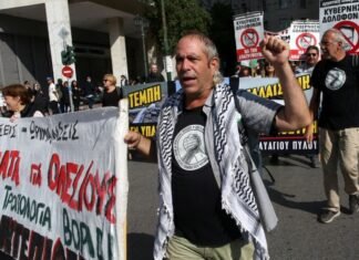 «Достойная Средневековья». В Греции узаконили норму, позволяющую 13-часовой рабочий день