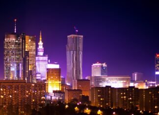 Варшава вводит ночной запрет на продажу алкоголя. Начнут с двух районов