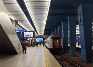 Центральный вокзал Варшавы закроют на неделю: более 400 поездов пустят в объезд