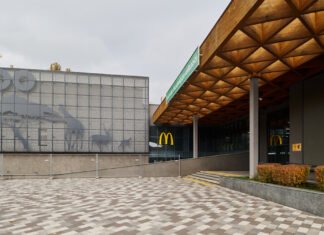 В Киевском зоопарке открыли McDonald’s – фото