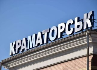Россияне атаковали поезд Львов – Краматорск дроном: не попали, но три вагона пострадали