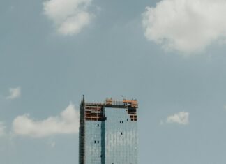 «Невозможно строить без собственных резервов». Как война изменила модель финансирования ЖК