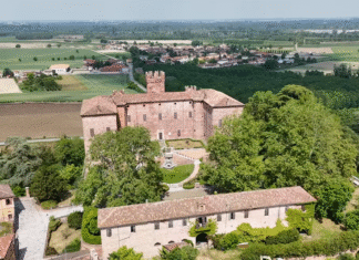 От расцвета до пустоши: блогер решил поискать призраков в тысячелетнем замке (видео)