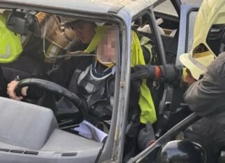 В Запорожье в результате ДТП в машине зажало водителя: пострадавшего деблокировали спасатели, – ФОТО