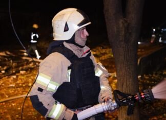 Повреждены медучреждение, предприятие и авто: фото последствий обстрела Харькова