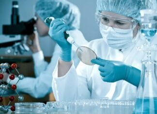 Фармацевтическая изоляция: количество клинических испытаний в России рекордно упало