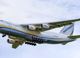 Канада арестовала самолет РФ Ан-124 и хочет передать его Украине, — Bloomberg
