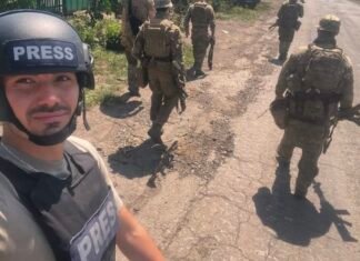 На востоке Украины под обстрел попала съемочная группа Die Welt: есть пострадавшие (видео)