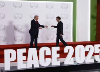 Ссора Трампа и Макрона на сцене в Егитпти: их разговор разобрала по губам специалист (видео)