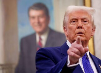 «Оставьте все как есть»: Трамп рассказал, действительно ли побудил Зеленского отдать Донбасс России (видео)