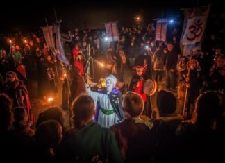 Без черного кота и тыквы: настоящая ведьма рассказала, как празднует Хэллоуин