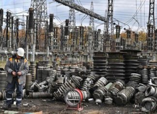 После массированного удара ВС РФ в Киеве полностью остановились две ТЭЦ, — нардеп (видео)