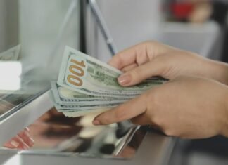 Прогноз курса валют на октябрь: доллар или евро выбрать для сбережений — эксперты