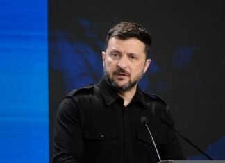Как украинцы относятся к Зеленскому и стоит ли ему идти на второй срок: опрос КМИС