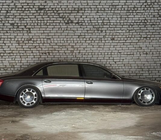 В Украине обнаружили заброшенный люксовый лимузин Maybach 2000-х (фото)