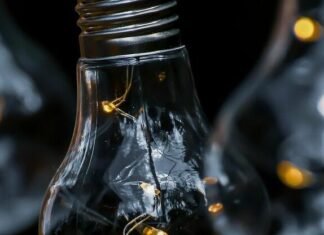 Из-за ночной атаки по Запорожью без света остались почти 2 тысячи человек