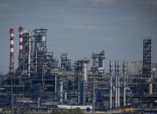 России грозит инфляционный шок: удары по НПЗ сорвали планы Кремля, — Bloomberg