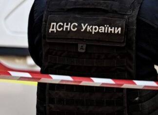 Не открывайте окна: в Прилуках сильное задымление после удара РФ по нефтебазе