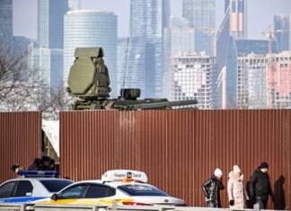 В сети показали, как РФ окружила Москву уровнями ПВО (фото)