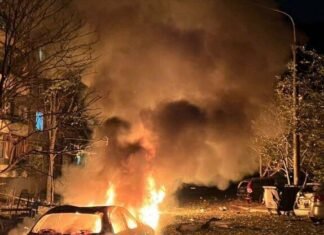 В Запорожье в результате атаки возникли пожары в частных домах, многоэтажке и производственных помещениях