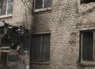 Патрульные спасли женщину из горящего здания во время ночной атаки на Запорожье