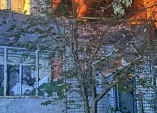 В Запорожье в результате ночной атаки повреждены многоэтажки: возникли пожары