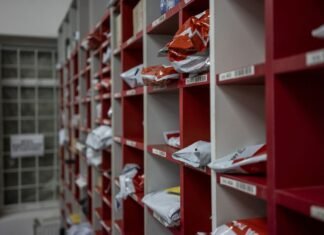 Россияне ударили по «Новой почте» на Донбассе: отделение уничтожено, посылки сгорели