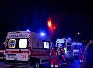 В Киеве из-за ракетного обстрела есть пострадавшие: нескольких медики госпитализировали