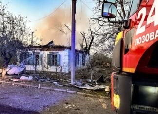 Россияне ударили по Лозовой на Харьковщине: горит дом, пострадали люди