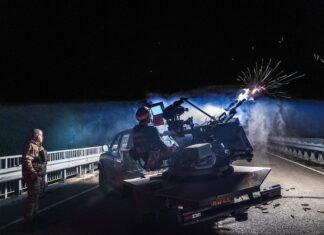 В Одессе звучали взрывы, на город летели российские дроны
