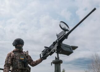 Жителям Чернигова объяснили, почему не сбивают БПЛА над городом. Зовут стать в ряды ПВО