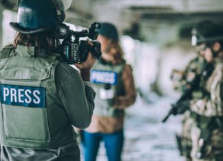 Иностранные журналисты начали получать от россиян «приглашения» посетить Покровск и Купянск: о чем там идет речь