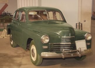 Легенда на колесах: в Украине продали редкий ГАЗ-20А «Победа» сталинской эпохи