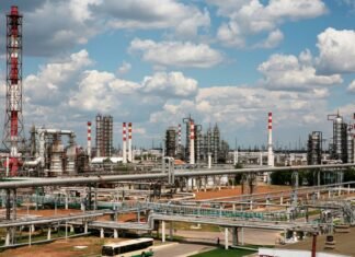 Reuters: Волгоградский НПЗ остановил переработку нефти после удара БпЛА