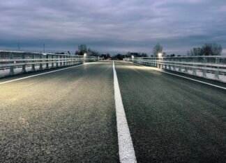 В Вышгороде открыли движение по мосту возле ГЭС: капремонт на завершающем этапе – фото