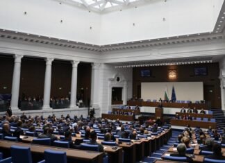 Болгария изменила законодательство, чтобы взять под контроль НПЗ Лукойла