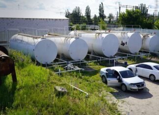 В Киеве нашли подпольную нефтебазу: поставляла контрафакт на четыре АЗС