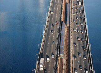 В Киеве ограничат движение по Южному мосту во время воздушной тревоги