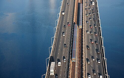 В Киеве ограничат движение по Южному мосту во время воздушной тревоги