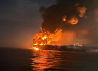 У берегов Турции в Черном море подорвались два танкера «теневого флота»