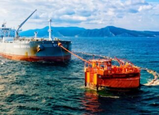 На нефтяном терминале в Новороссийске заявили, что там уничтожили один из трех причалов